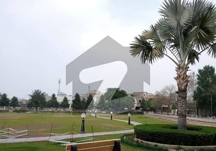 واپڈا سٹی فیصل آباد میں 10 مرلہ رہائشی پلاٹ 1.35 کروڑ میں برائے فروخت۔