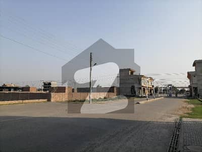 پی آئی اے کالونی ملتان میں 1 کنال رہائشی پلاٹ 1.7 کروڑ میں برائے فروخت۔