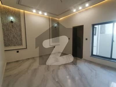 واپڈا ٹاؤن فیز 1 - بلاک ای واپڈا ٹاؤن فیز 1,واپڈا ٹاؤن,ملتان میں 4 کمروں کا 10 مرلہ مکان 2.8 کروڑ میں برائے فروخت۔