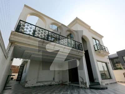 A Corner House Of 1 Kanal In Rs. 85000000