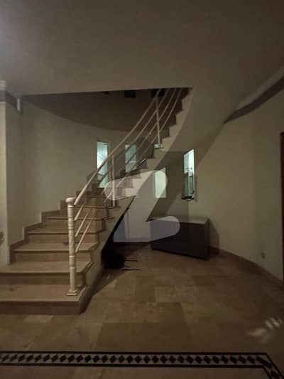 1 Kanal Facing Park Beautiful House Available For Sale