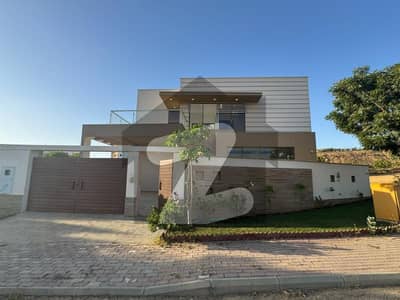 500 Sq Yd Elite Villa For Sale Precinct-9 (Bahria Hills), Bahria Town Karachi. Elegant Design | 5 or 6 Beds | Basement | Drawing, Dining, Lounge, Modern Kitchen & Greasy Kitchen. Heighted Location | Near Flagpole | Just 3 Mins Drive from Entrance.
