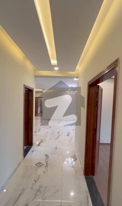 Facig Lak 3 Bed Room Apartment Available For Sale in Askari 11 Lahore