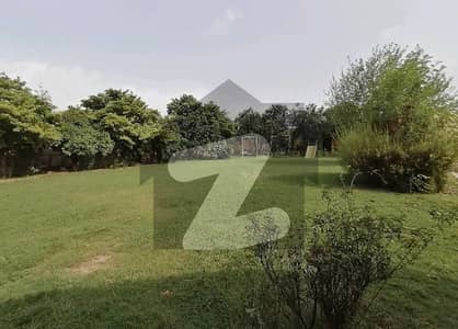 On Excellent Location 4 Kanal Farm House Is Available For sale