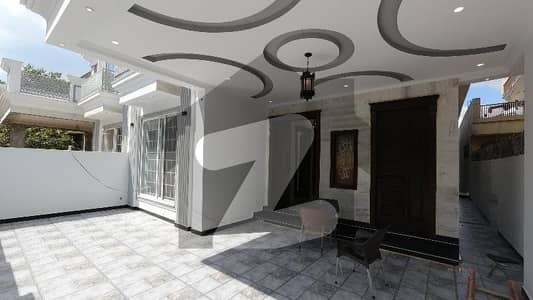 Prime Location 10 Marla House For Grabs In Gulraiz Housing Scheme