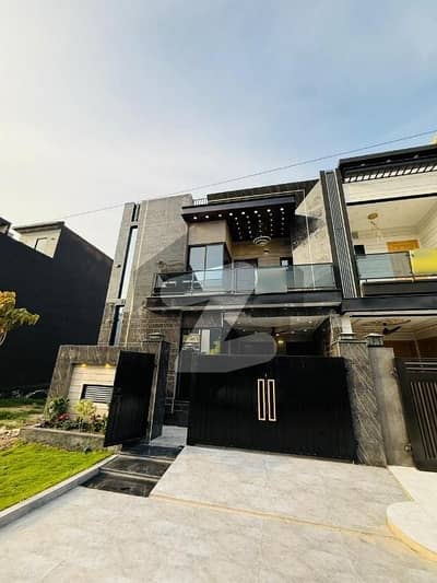 Get This Amazing Prime Location 5 Marla House Available In Park View City - Executive Block