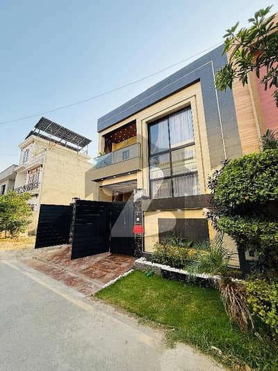 Spacious Prime Location 5 Marla House Available For sale In Park View City - Jade Extension Block