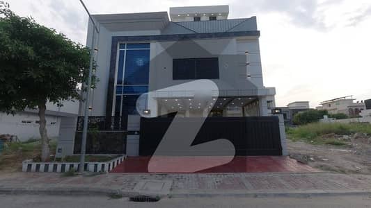 ٹاپ سٹی 1 اسلام آباد میں 4 کمروں کا 10 مرلہ مکان 5.5 کروڑ میں برائے فروخت۔