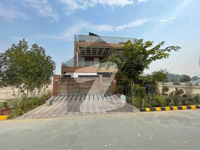 اتحاد گارڈن ایئر پورٹ روڈ,رحیم یار خان میں 5 کمروں کا 10 مرلہ مکان 4.5 کروڑ میں برائے فروخت۔