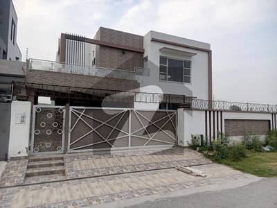 ڈی ایچ اے فیز 8 سابقہ ​​پارک ویو ڈی ایچ اے فیز 8,ڈی ایچ اے ڈیفینس,لاہور میں 4 کمروں کا 1 کنال مکان 3.0 لاکھ میں کرایہ پر دستیاب ہے۔