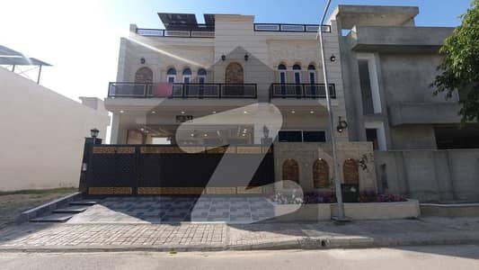 ٹاپ سٹی 1 - بلاک اے ٹاپ سٹی 1,اسلام آباد میں 5 کمروں کا 10 مرلہ مکان 5.3 کروڑ میں برائے فروخت۔