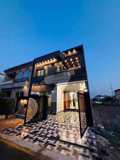 A Spacious On Excellent Location 5 Marla House In Park View City - Executive Block