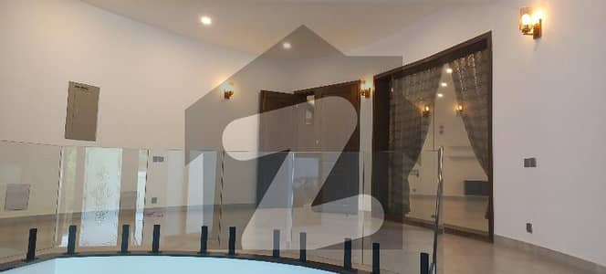 HOUSE FOR RENT 3,STORY 9,BED ATTACHE BATH