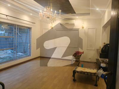 ڈی ایچ اے فیز 5 ڈیفنس (ڈی ایچ اے),لاہور میں 5 کمروں کا 1 کنال مکان 3.5 لاکھ میں کرایہ پر دستیاب ہے۔