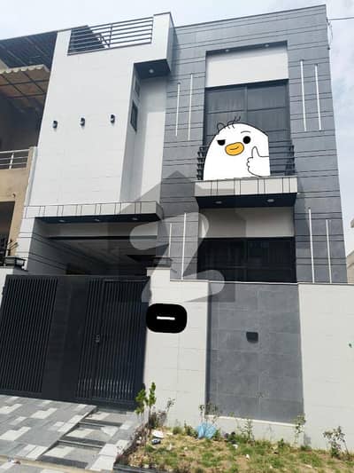 3.5 Marla Beautiful House For Sale in Hot Location