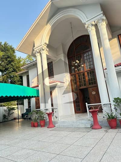 Luxury 2 Kanal House + Basement Available for Rent in Model Town