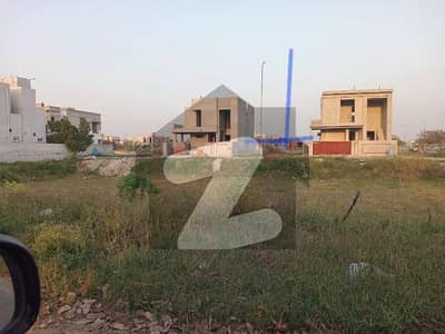 ڈی ایچ اے فیز 7 - بلاک ڈبلیو فیز 7,ڈیفنس (ڈی ایچ اے),لاہور میں 1 کنال رہائشی پلاٹ 4.75 کروڑ میں برائے فروخت۔