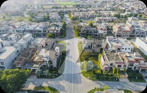 7 Marla Corner Plot In Lake City M8-A | 150ft Road | Premium Spot