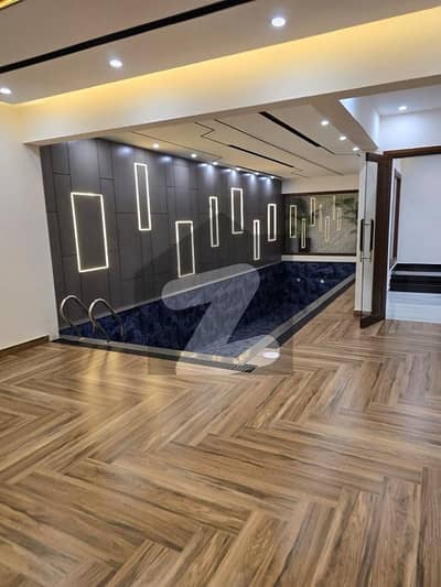 BRAND NEW 500 YARDS LUXURIOUS BANGLOW FOR SALE