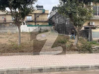 بحریہ ٹاؤن فیز 7 بحریہ ٹاؤن راولپنڈی,راولپنڈی میں 10 مرلہ رہائشی پلاٹ 1.85 کروڑ میں برائے فروخت۔