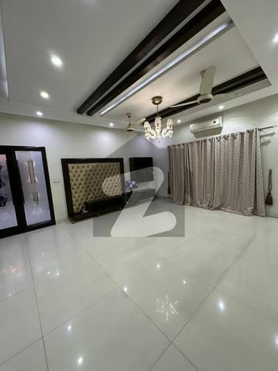 ڈی ایچ اے فیز 1 ڈیفنس (ڈی ایچ اے),لاہور میں 5 کمروں کا 1 کنال مکان 3.5 لاکھ میں کرایہ پر دستیاب ہے۔