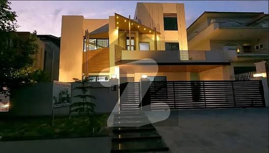 جی ۔ 13 اسلام آباد میں 6 کمروں کا 1 کنال مکان 16.0 کروڑ میں برائے فروخت۔