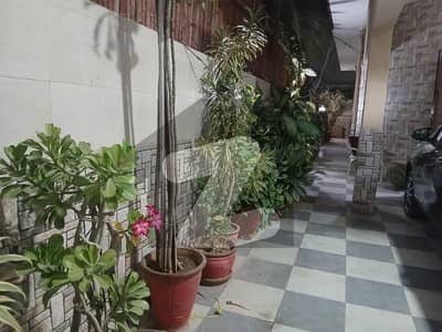 ڈی ایچ اے فیز 4 ڈی ایچ اے ڈیفینس,کراچی میں 5 کمروں کا 13 مرلہ مکان 9.5 کروڑ میں برائے فروخت۔