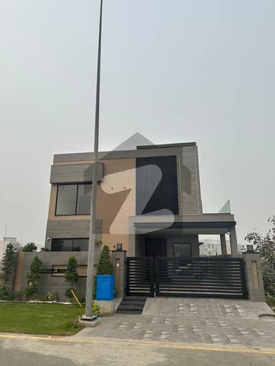 ڈی ایچ اے فیز 7 - بلاک وائے فیز 7,ڈیفنس (ڈی ایچ اے),لاہور میں 5 کمروں کا 10 مرلہ مکان 4.5 کروڑ میں برائے فروخت۔