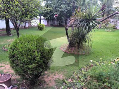 ایف ۔ 8 اسلام آباد میں 5 کمروں کا 2 کنال مکان 70.0 کروڑ میں برائے فروخت۔