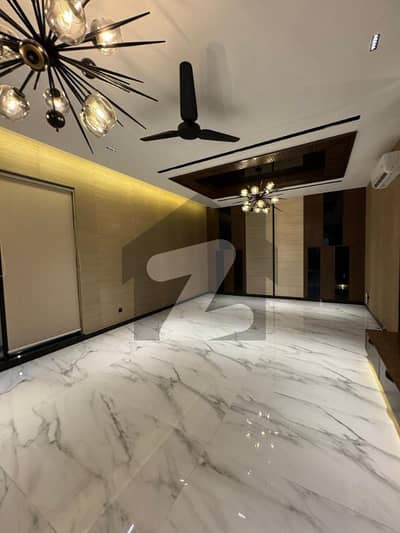 01 KANAL BEAUTIFUL HOUSE FOR RENT IN DHA PHASE 5 HOT LOCATION.