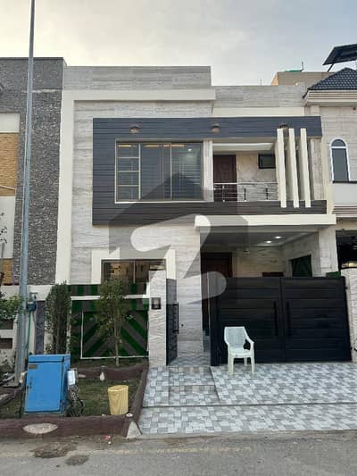 سٹی ہاؤسنگ سوسائٹی - بلاک بی سٹی ہاؤسنگ سوسائٹی,سیالکوٹ میں 4 کمروں کا 5 مرلہ مکان 65.0 ہزار میں کرایہ پر دستیاب ہے۔