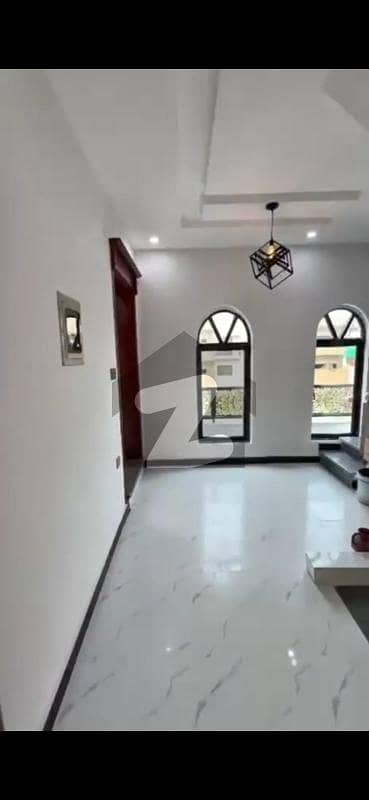فیصل مارگلہ سٹی بی ۔ 17,اسلام آباد میں 4 کمروں کا 5 مرلہ مکان 2.4 کروڑ میں برائے فروخت۔