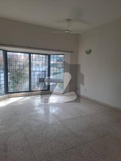I-8/3,1 kanal (Corner House Near Kachnar Park) house for rent