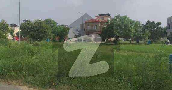 ڈی ایچ اے فیز 8 - بلاک زیڈ 5 ڈی ایچ اے فیز 8,ڈی ایچ اے ڈیفینس,لاہور میں 5 مرلہ رہائشی پلاٹ 72.0 لاکھ میں برائے فروخت۔