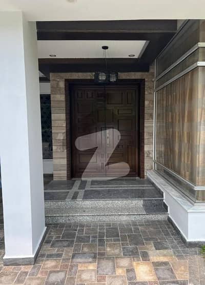 ڈی ایچ اے فیز 6 ڈیفنس (ڈی ایچ اے),لاہور میں 10 کمروں کا 3 کنال مکان 15.0 لاکھ میں کرایہ پر دستیاب ہے۔
