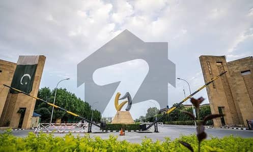 GOLF VIEW 8 KANAL PLOT IN VERY REASONABLE PRICE IN LAKE CITY