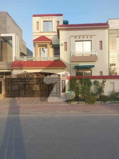 10 Marla Facing Park House With Gas For Sale