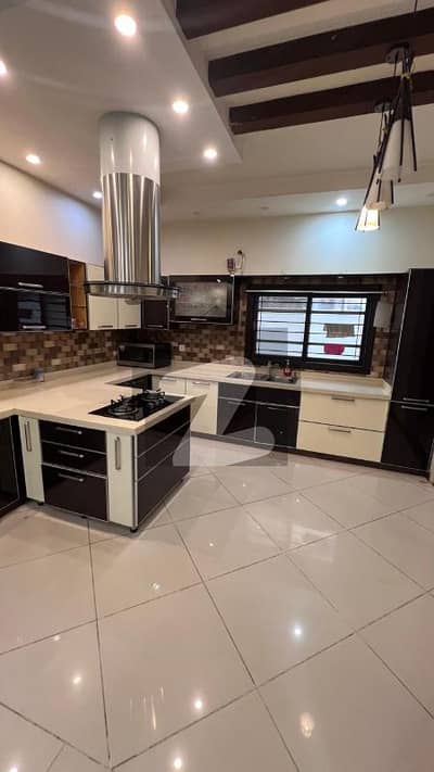 500 Yards 6 Bedroom Bungalow available for Sale
