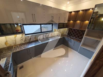 GAS INSTALLED with 5 bed 11 MARLA ORIGNAL PICTURES HOUSE IDEAL LOCATION