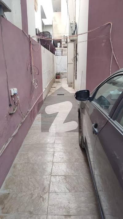 Gulshan-e-Iqbal - Block 5 House Sized 240 Square Yards
