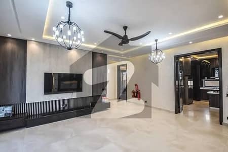 بحریہ ٹاؤن فیز 3 بحریہ ٹاؤن راولپنڈی,راولپنڈی میں 6 کمروں کا 1 کنال مکان 7.5 کروڑ میں برائے فروخت۔
