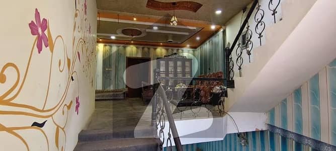 گوهدپور سیالکوٹ میں 7 کمروں کا 6 مرلہ مکان 1.55 کروڑ میں برائے فروخت۔