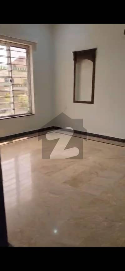 حیات آباد فیز 7 حیات آباد,پشاور میں 5 کمروں کا 1 کنال بالائی پورشن 1.2 لاکھ میں کرایہ پر دستیاب ہے۔