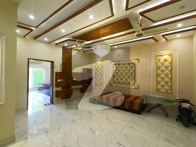 On Excellent Location In Izmir Town 8 Marla House For Sale