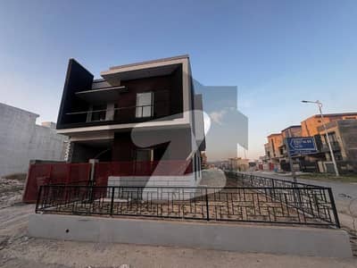 ایم پی سی ایچ ایس ۔ ملٹی گارڈنز بی ۔ 17,اسلام آباد میں 4 کمروں کا 5 مرلہ مکان 2.8 کروڑ میں برائے فروخت۔