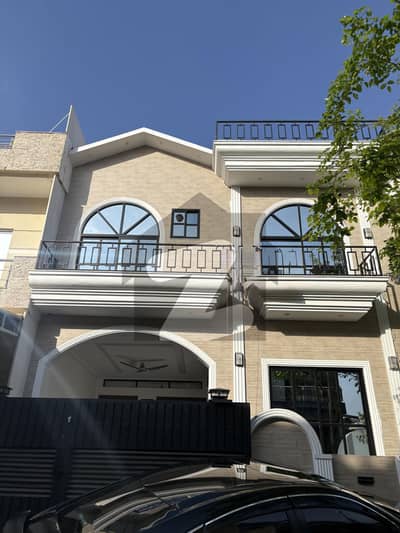 ای ۔ 11 اسلام آباد میں 5 کمروں کا 6 مرلہ مکان 7.5 کروڑ میں برائے فروخت۔