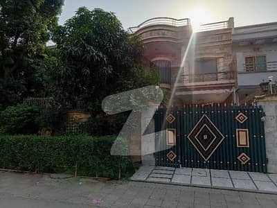 جوہر ٹاؤن فیز 1 - بلاک ایف2 جوہر ٹاؤن فیز 1,جوہر ٹاؤن,لاہور میں 4 کمروں کا 12 مرلہ مکان 4.65 کروڑ میں برائے فروخت۔