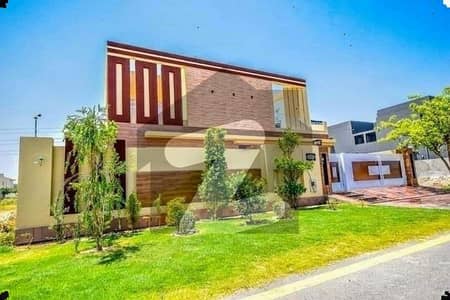 ڈی ایچ اے فیز 7 - بلاک آر فیز 7,ڈیفنس (ڈی ایچ اے),لاہور میں 5 کمروں کا 1 کنال مکان 2.99 لاکھ میں کرایہ پر دستیاب ہے۔