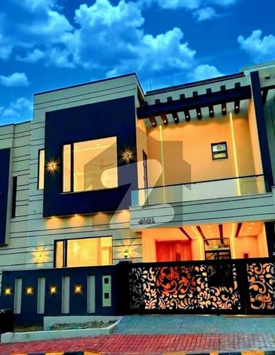 8 Marla 60 feet Street wide Luxury House Avilaabe For Sale