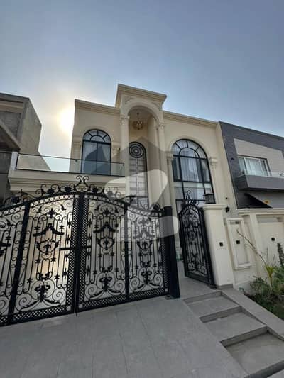 DHA PHASE5 10 MARLA LUXURY FULL HOUSE FOR RENT